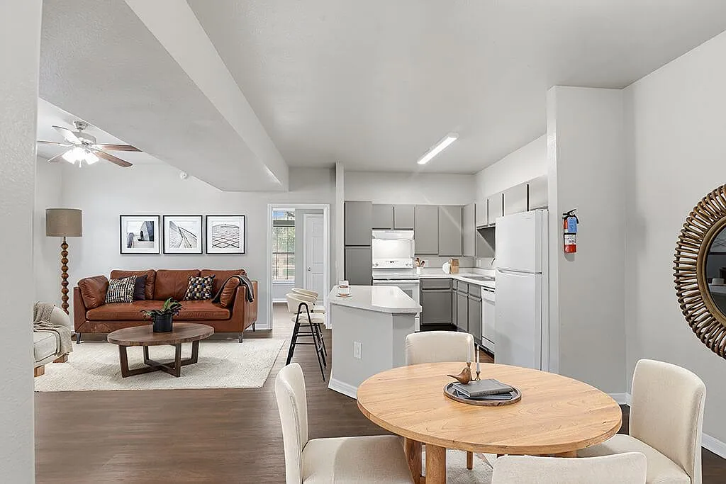 Almeda Park Apartments — Photo 2