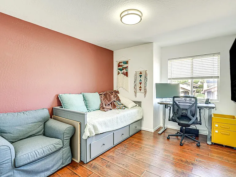 915 E Montoya Ln — Photo 17