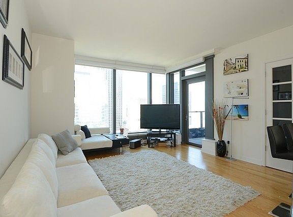4th image of 60 E Monroe St Unit 3706