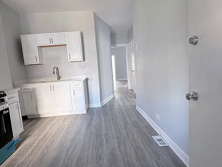 8211 S Escanaba Ave #1 — Photo 16