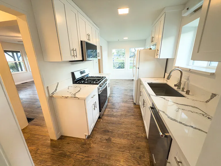 6488 Alta Gracia Dr — Photo 11
