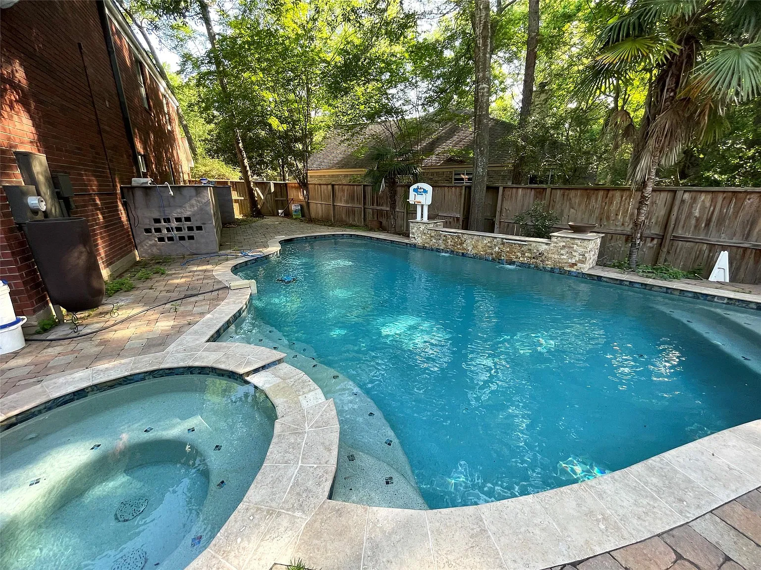 4 bed, 2.5 bath, 2895 sqft, $3,900 — Photo 2