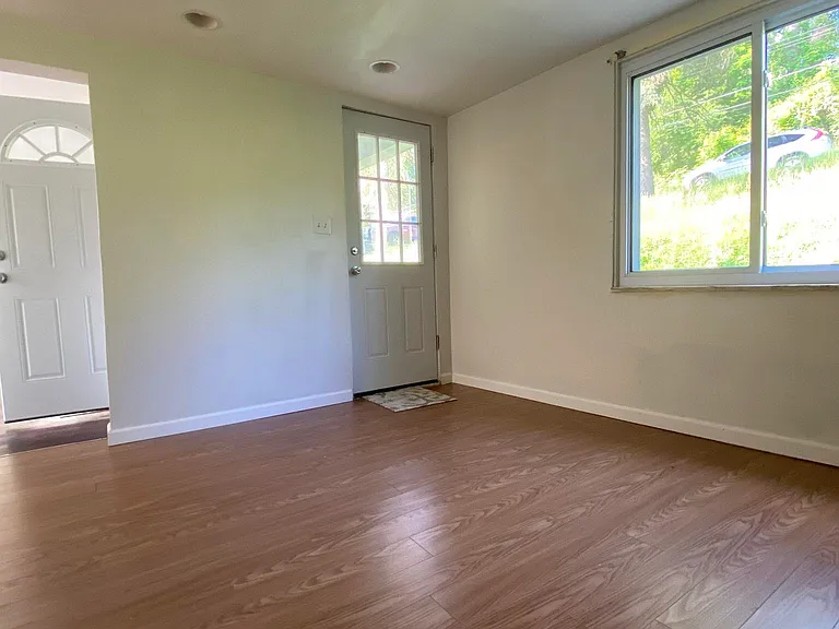61 Pointview Rd #2 — Photo 20