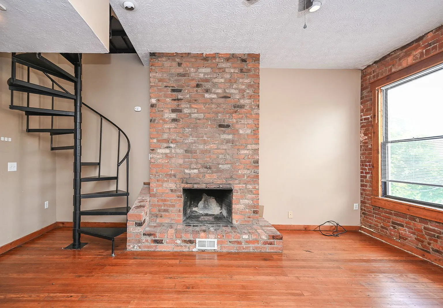 1 bed, 1.0 bath, $1,150 — Photo 4