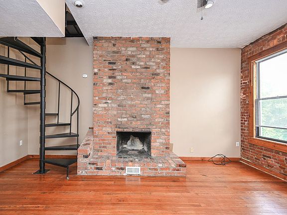 4th image of 3207 Vine St APT 2