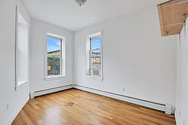 Rented by L Rose Realty (Brokerage)