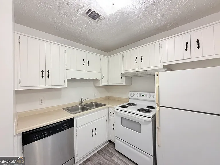 460 Rustwood Dr — Photo 5