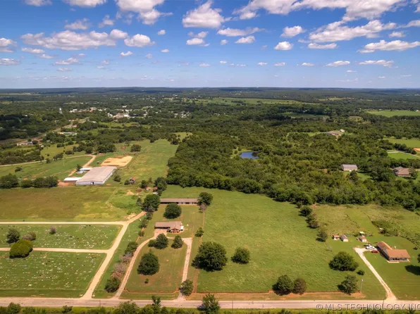 8252 Western Dr, Beggs, OK 74421