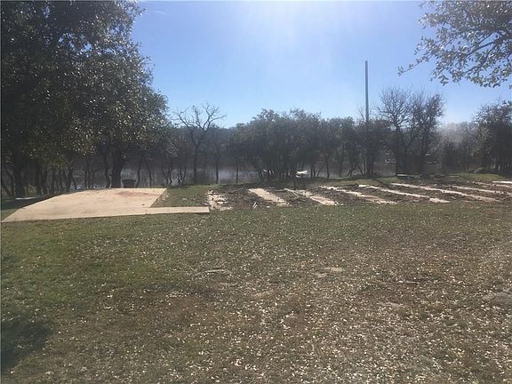 5th image of 3360 Lake Shore Dr