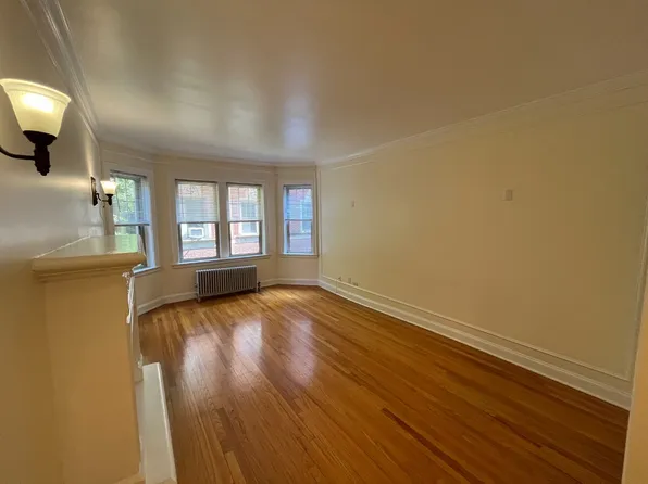 6131 N Hoyne Ave #1, Chicago, IL 60659