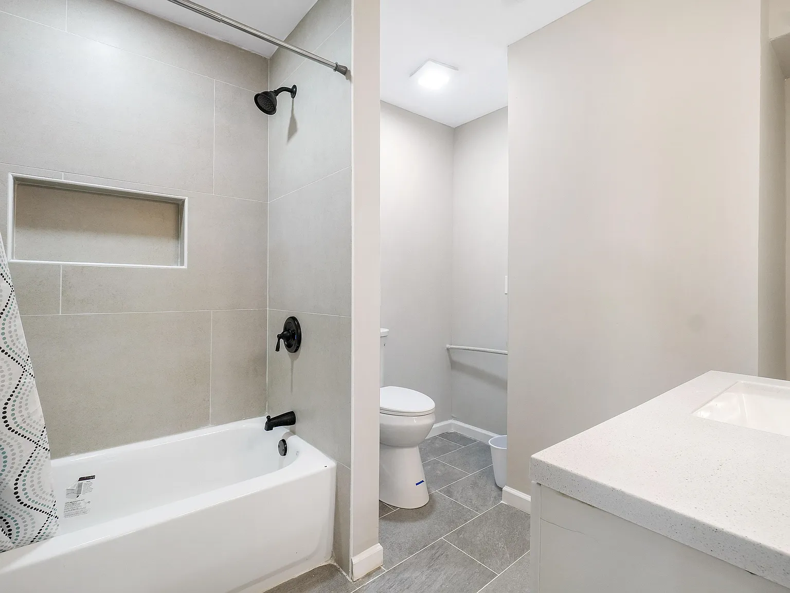 4 bed, 5.0 bath, 3000 sqft, $728 — Photo 2