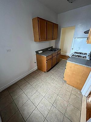 5th image of 110-01 Myrtle Ave #2