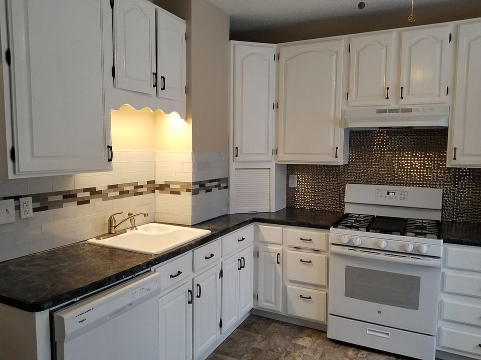 1st image of 652 Magnolia Ave E