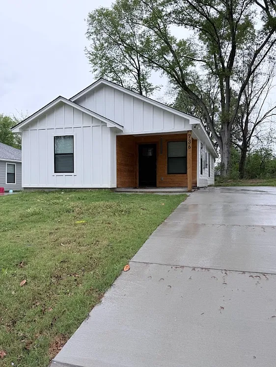 3 bed, 1084 sqft, $1,450 — Photo 1