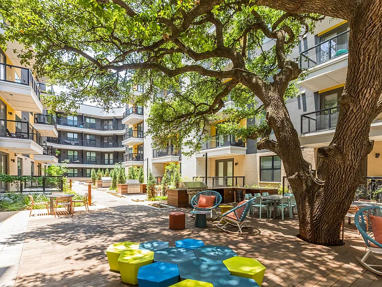 Fifteen15 South Lamar Apartments — Photo 16