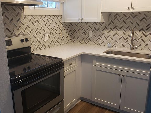 4th image of 916 1st St N APT 4