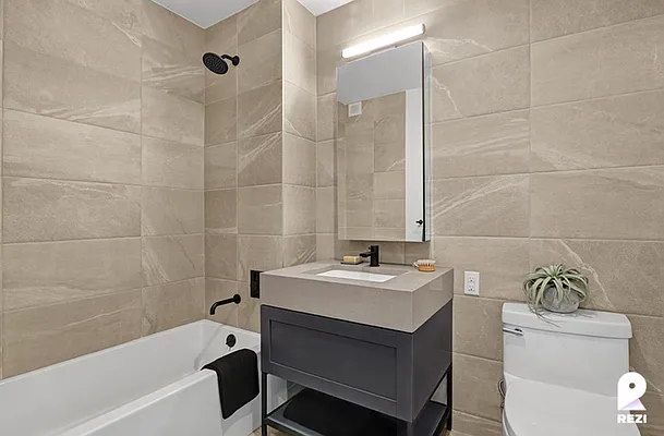 Rented by REZI | media 67