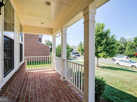 3rd image of 8077 Tysons Oaks Ct