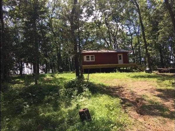 2 Woods Edge Dr E, Stockton, IL 61085