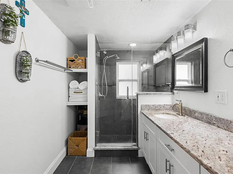 3822 W Euclid Ave — Photo 7