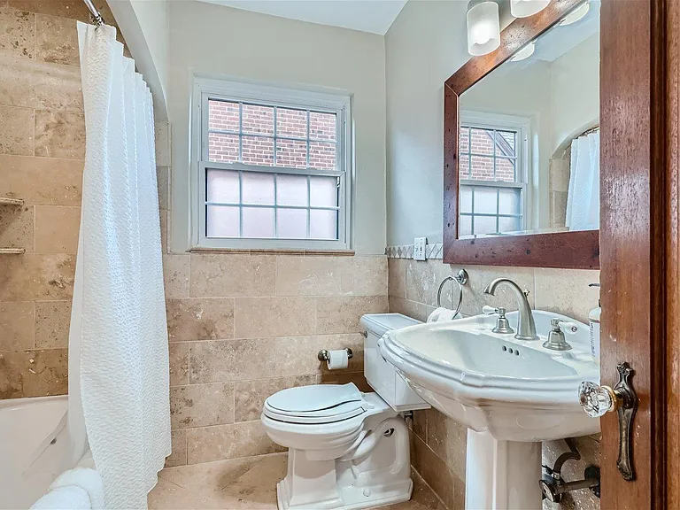 695 Ash St — Photo 13