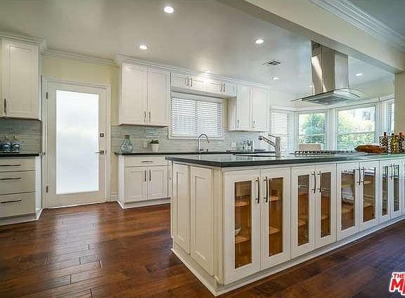 5th image of 1138 S Elm Dr