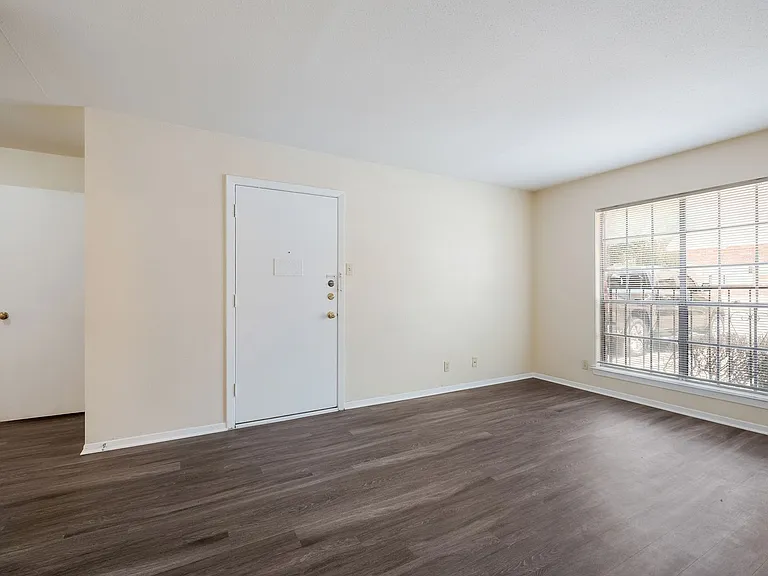 305 W Woodlawn Ave #101 — Photo 5
