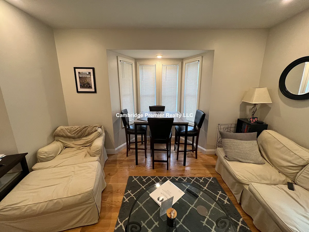 Building Photo - 42 Cogswell Ave #3