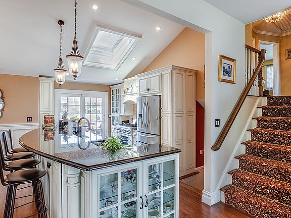 3rd image of 62 Wenwood Dr