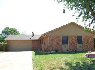 312 S Avery Dr, Moore, OK 73160