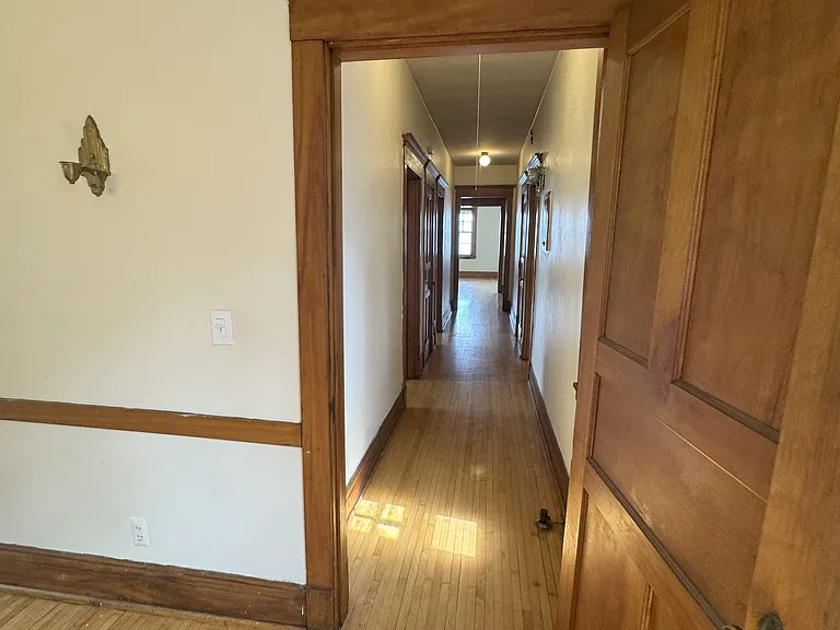 731 E 1st St #8 — Photo 3