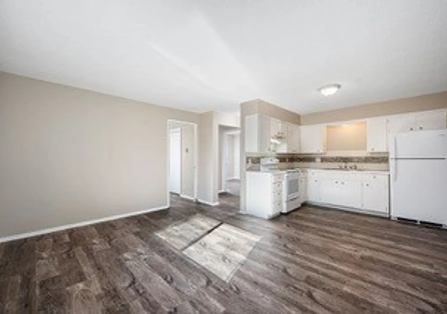 2bed 1 Bath Available Now In Historical Browne's Addition With Off Street Parking — Photo 2