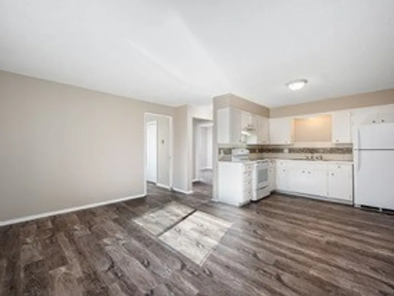 2106 W 1st Ave — Photo 2
