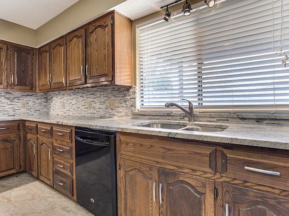 3rd image of 1811 Serenade Ln