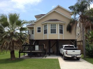 907 Elm Rd, Clear Lake Shores, TX 77565