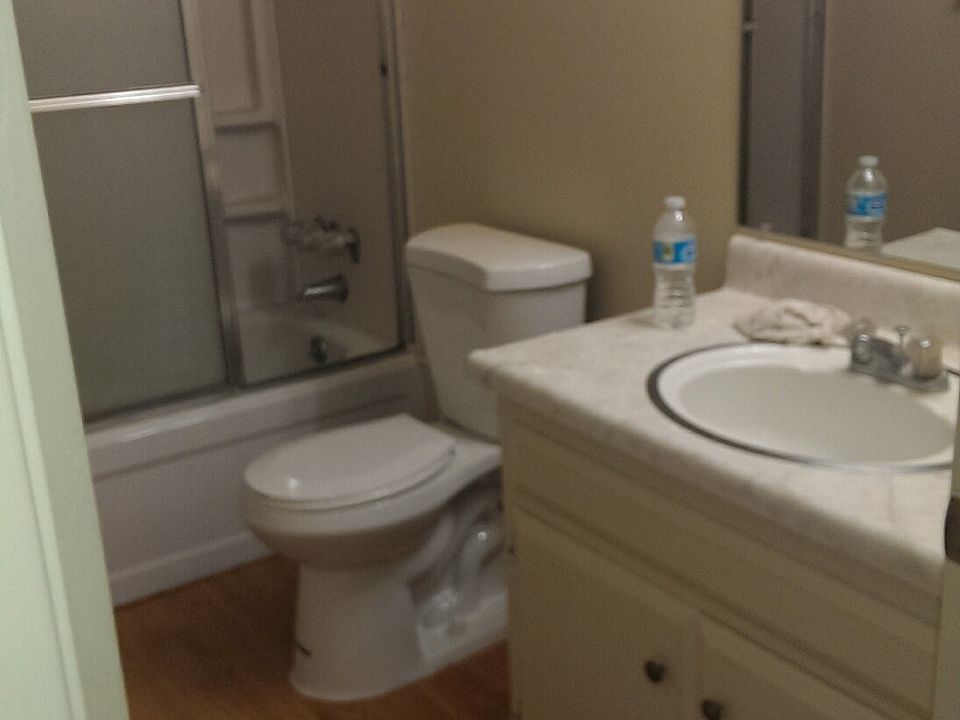 2nd image of 520 Edgewood Dr APT 17