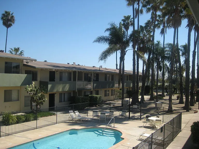 Desert Spa Apartments — Photo 29