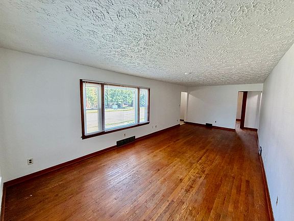 5th image of 503 E Empire St