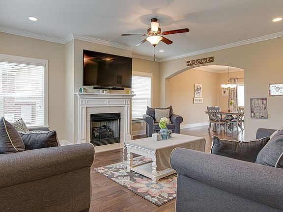 3rd image of 325 Lola Ln
