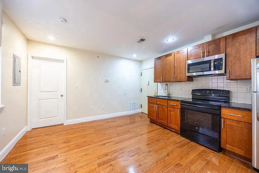 2 bed, 1.0 bath, 875 sqft, $1,250 — Photo 2