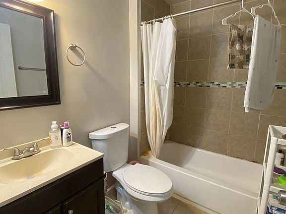 5th image of 423 N 40th St APT D