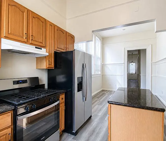 243 Waller St — Photo 3