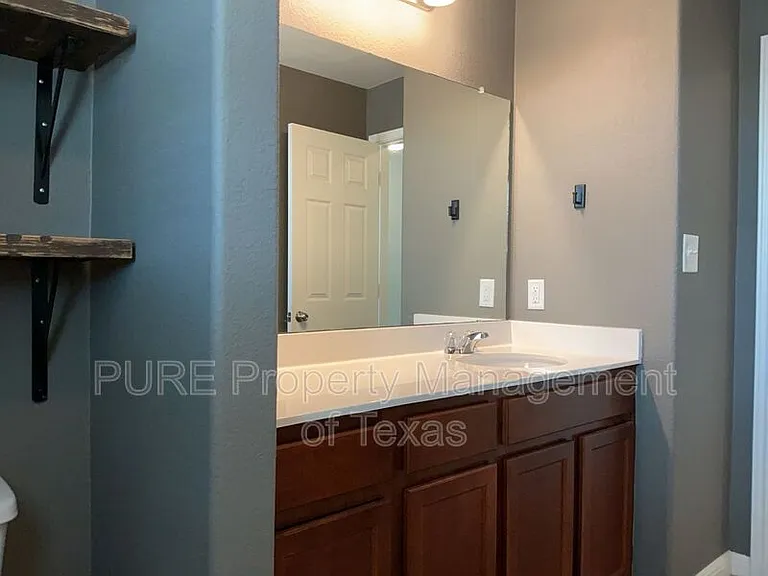 140 Earl Keen St — Photo 23