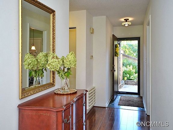 3rd image of 514 Crowfields Ln