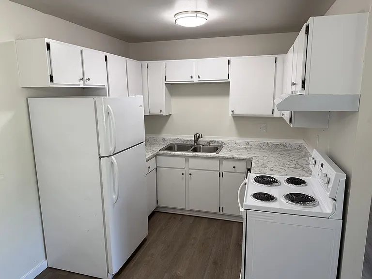 1710 La Crescent St — Photo 3