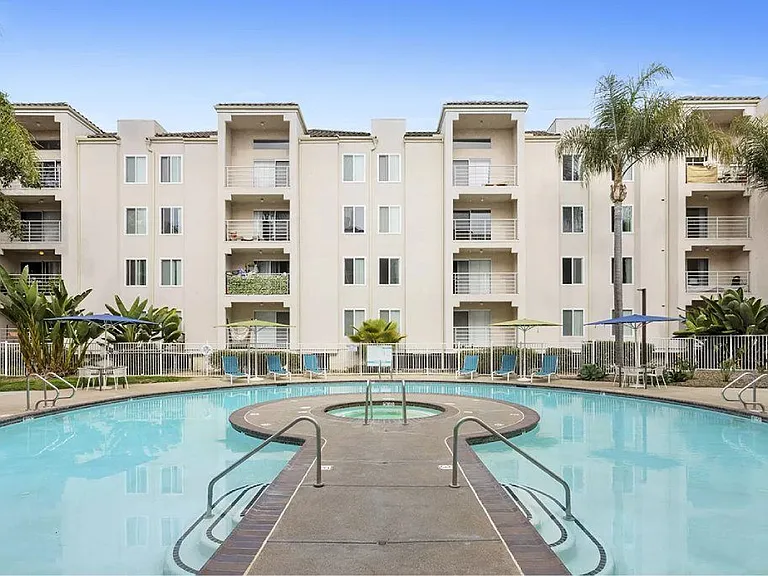 La Regencia Apartments — Photo 17