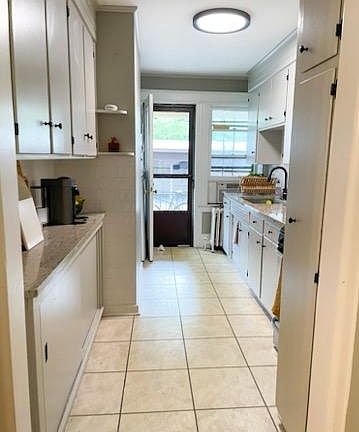 4th image of 935 Park Ave Unit 1