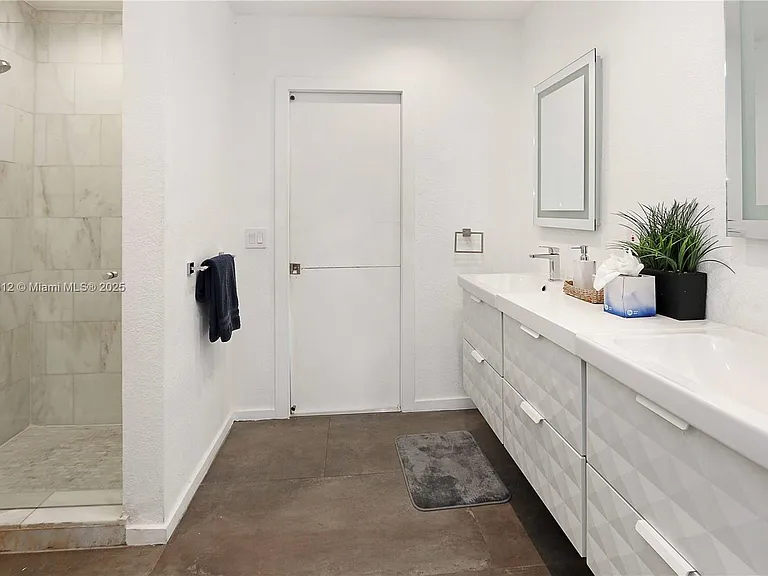 1109 NE 89th St — Photo 36