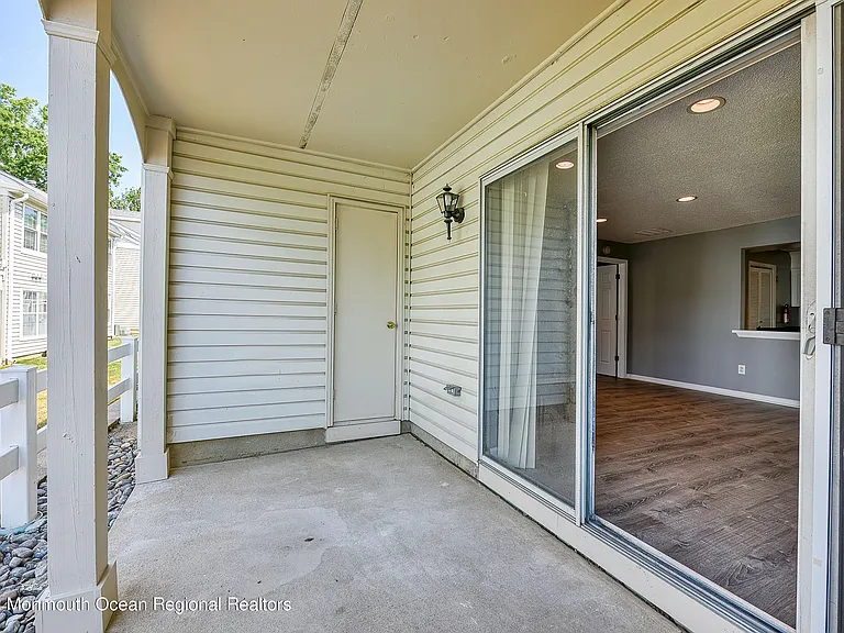 45 Tulip Ln — Photo 9