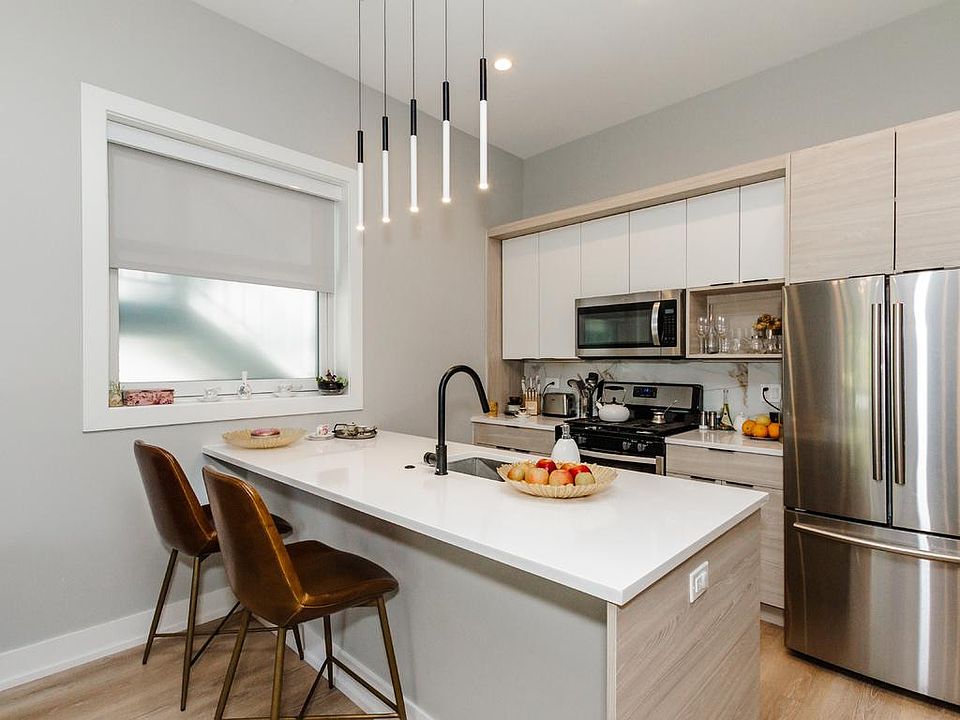 1st image of 448 W Barry Ave #205